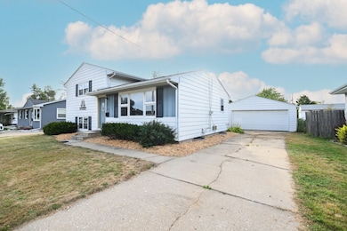 2212 Deborah Dr SW, Cedar Rapids, IA 52404 - photo 3