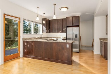 677 Dennett St unit 1, Portsmouth, NH 03801 - photo 3