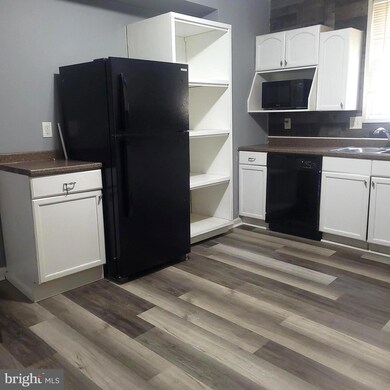 219 Warren St, Gloucester City, NJ 08030 - photo 2