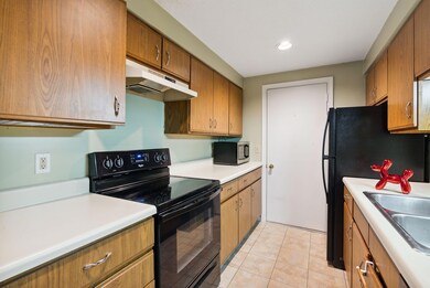 4 Academy Place unit 8, Saco, ME 04072 - photo 6