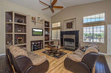 007_Living Room