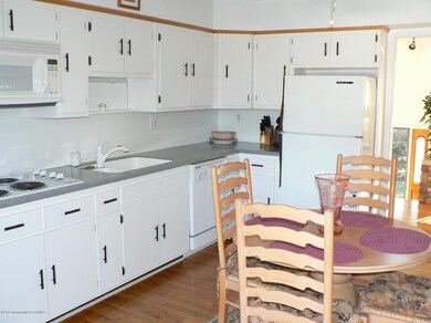 281 Cedar Ave. KITCHb