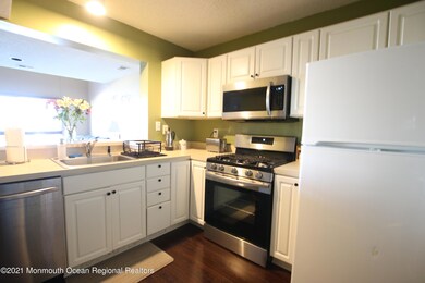 54 Dover Ct unit 188, Tinton Falls, NJ 07712 - photo 5