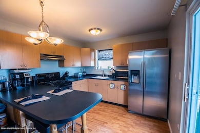 261 Skyline Dr, Staten Island, NY 10304 - photo 3