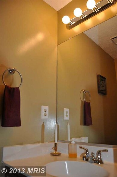 13974 Big Yankee Ln, Centreville, VA 20121 - photo 6