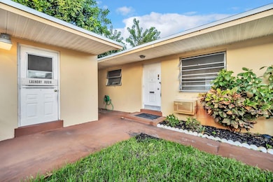 2241 Monroe St unit 7, Hollywood, FL 33020 - photo 2