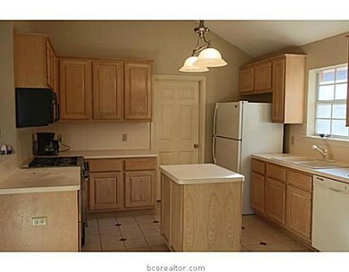 1710 Laura Ln unit CS, College Station, TX 77840 - photo 7