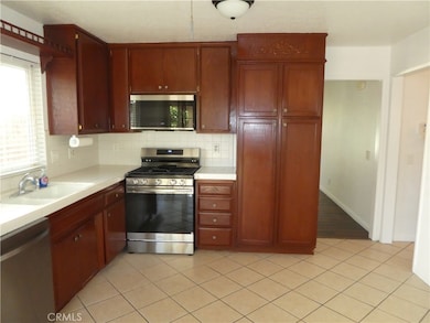 3842 Ridge Rd, Riverside, CA 92501 - photo 7