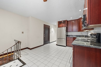 8 Wiget St unit 1, Boston, MA 02113 - photo 5