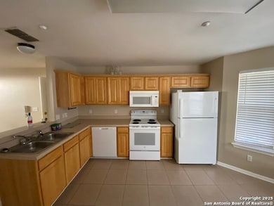 3109 Douglas Fir Dr unit 3113, New Braunfels, TX 78130 - photo 2