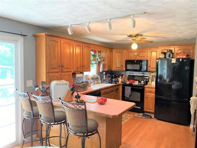 157 Litchfield Rd, Londonderry, NH 03053 - photo 3