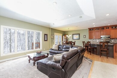 005-Living_Room-2417093-large[1]
