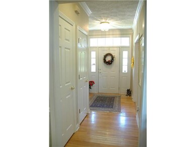 10371 Woods Edge Dr, Fishers, IN 46037 - photo 2