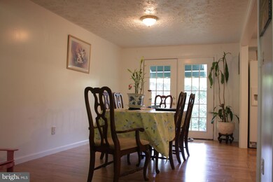 9106 Hunting Pines Place, Fairfax, VA 22032 - photo 4