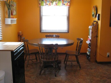 Eat-in Kitchen v 1