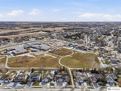 9437 Oakville Rd, Lincoln, NE 68526 - photo 4