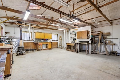 W207N6838 Flora Dr, Menomonee Falls, WI 53051 - photo 5