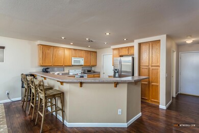 Sit-down breakfast bar