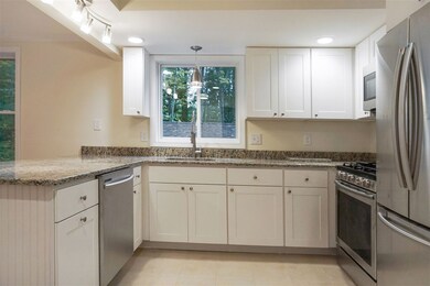 24 Coburn Ave, Nashua, NH 03063 - photo 5