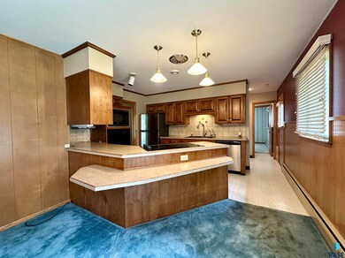 511 W Crawford St, Luverne, MN 56156 - photo 7