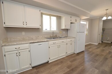 405 Cedar Ct, Jacksonville, NC 28546 - photo 6