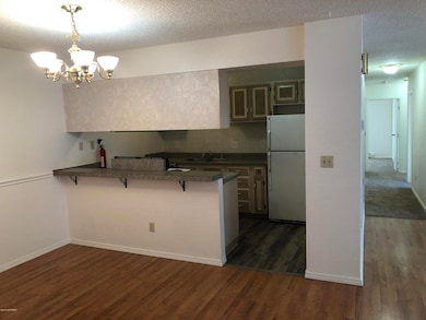 Kitchen with Breakfast bar