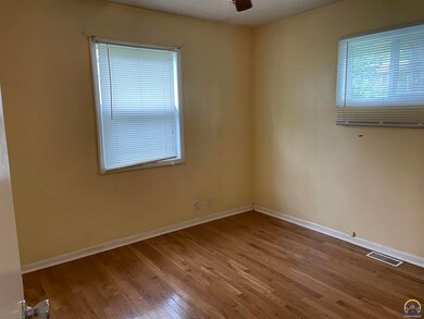 2606 SW Clay St, Topeka, KS 66611 - photo 4