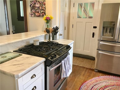 kitchen w/stainless appliances