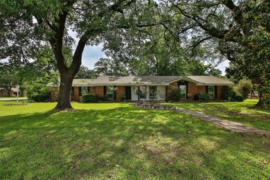 635 Baker Dr, Tomball, TX 77375 - photo 3