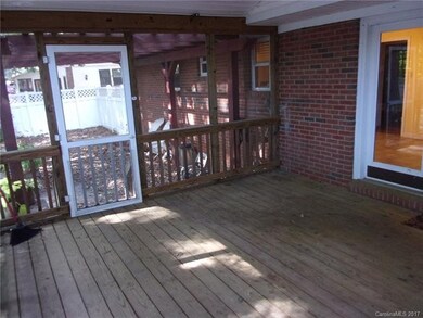 SCREENED PORCH/GAZEBO