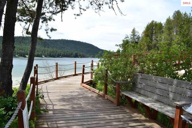Scenic walking paths to amenities