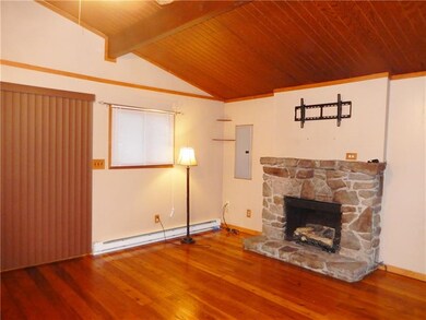 Vaulted ceilings and great space in the large open