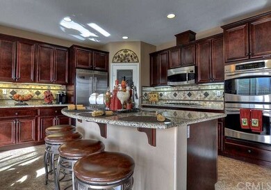 BEAUTIFUL GOURMET KITCHEN WITH GRANITE, BACKSPASH