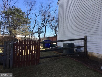 154 Stonegate Dr, Frederick, MD 21702 - photo 2