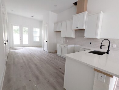 9118 Peachtree St, Houston, TX 77016 - photo 7