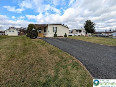 43 David Dr, Walnutport, PA 18088 - photo 2