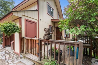 Front Porch/Entryway