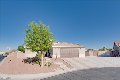 View of front of house with a gate, driveway, stuc