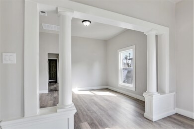 3121 Mono Livingroom 3