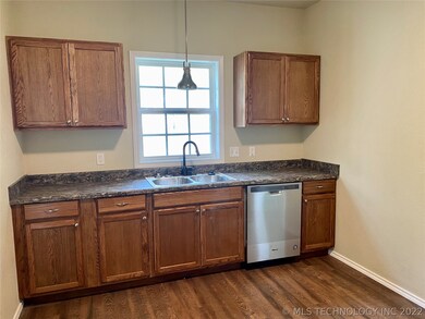 405 E St NW, Ardmore, OK 73401 - photo 2