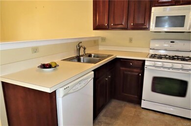 6810 Hunt Dr, Macungie, PA 18062 - photo 7