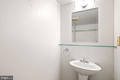 1008 20 Spruce St unit 1018 - 1M, Philadelphia, PA 19107 - photo 6