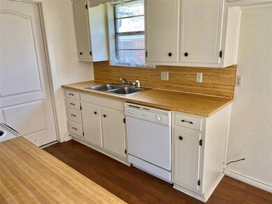 22 Scotsmeadow St, Gainesville, TX 76240 - photo 5