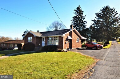 46 Kimmett Ave, Whitehall, PA 18052 - photo 2