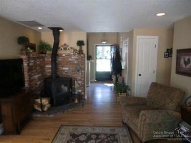 2302 NW Marken St, Bend, OR 97701 - photo 3