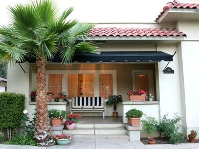 Front porch with two entrances (one to the hallway