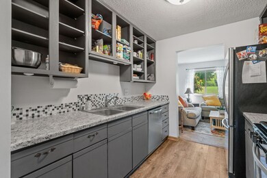 16-web-or-mls-6288 Meadowlark Ln N-16.jpg