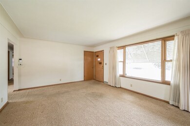 3312 Iris Ave NW, Cedar Rapids, IA 52405 - photo 4