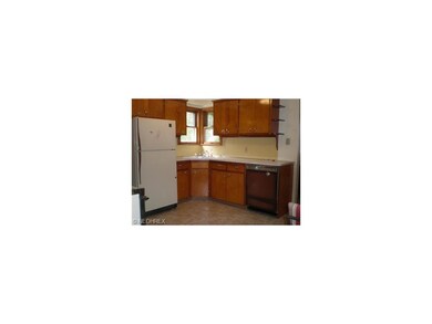 Eat-in Kitchen Freshly painted and new floor 4/201