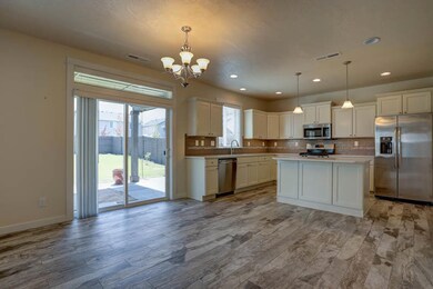 21285 Darnel Ave-3